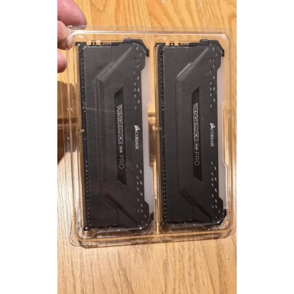 CORSAIR VENGEANCE RGB PRO DDR4 RAM 16GB (2x8GB) 3200MHz - Picture 1 of 2